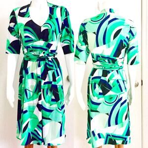 T Tahari Mod Design 60’s Inspired Dress V Neck